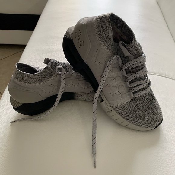 Under Armour‎ Light Gray Knit Sneakers - Picture 1 of 4